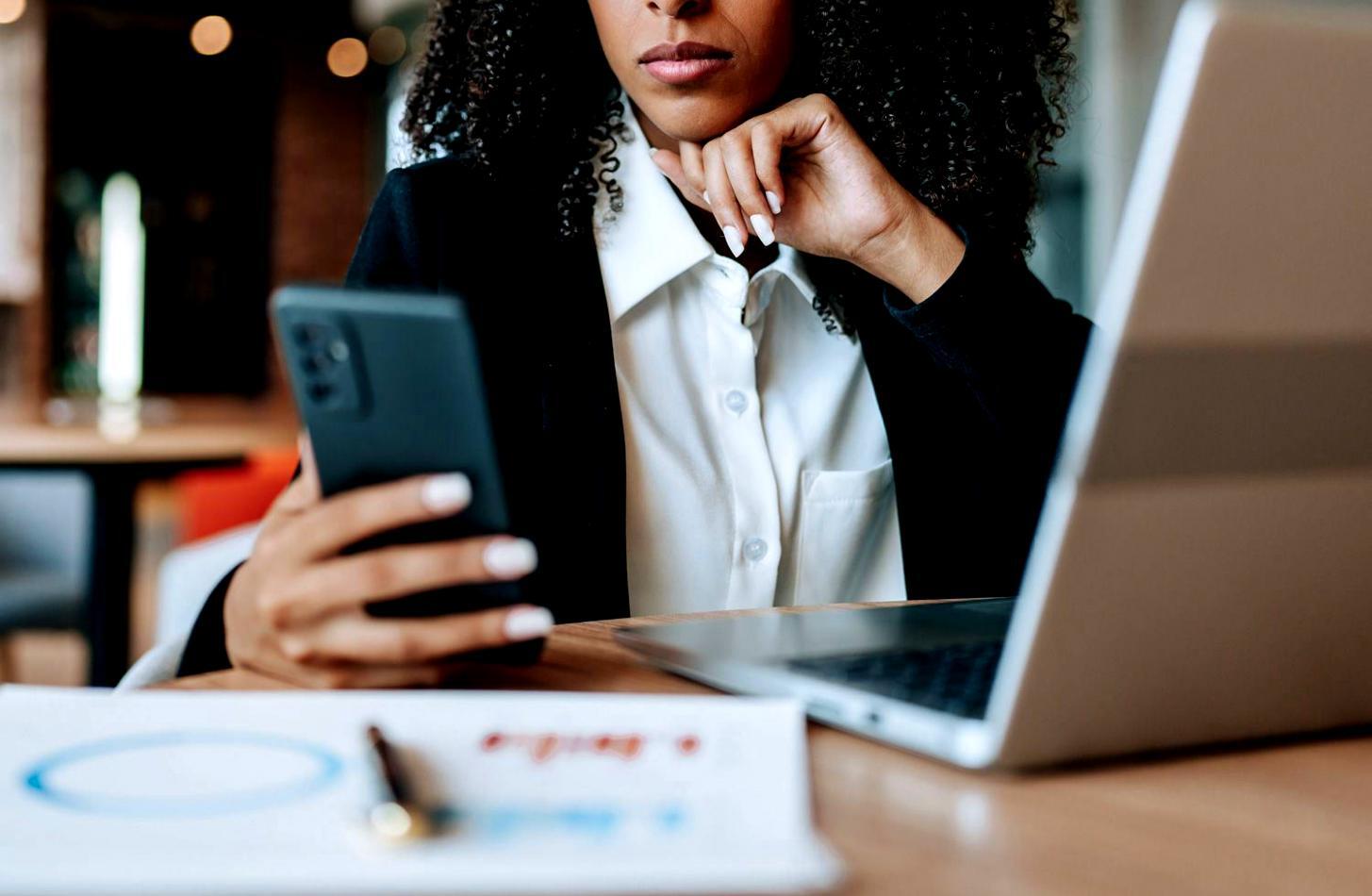 Άμεση ανατροφοδότηση και αξιολόγηση για κάθε άσκηση και τεστ